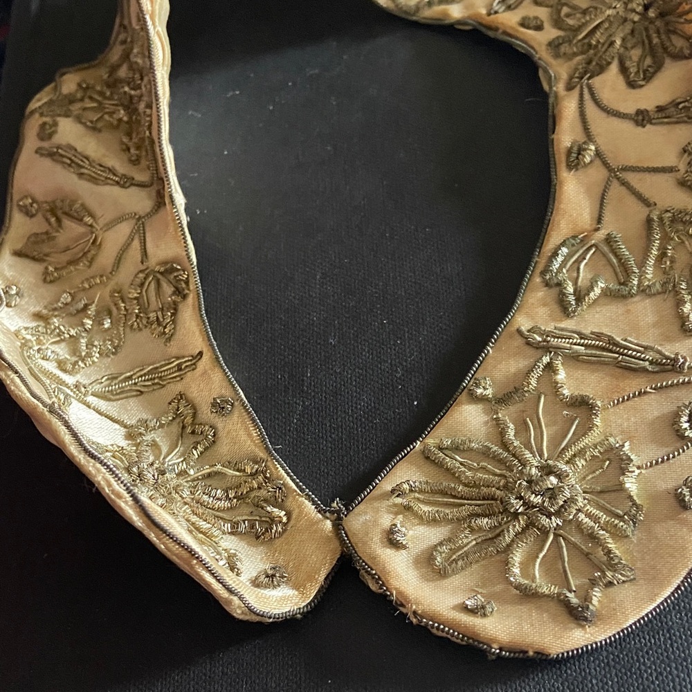 Vintage 1950s 50s retro Embroidered Gold Collar made in India portrait collar